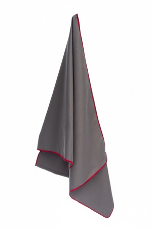 Ręcznik szybkoschnący z mikrofibry 210 g/m2 50x100 GRAFITOWY z zakładką na ławkę, nić czerwona na siłownię, basen, plażę