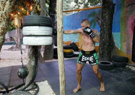 Rękawice Bokserskie Sparingowe Czarno-Białe ARB-407a Bushido 8 OZ 